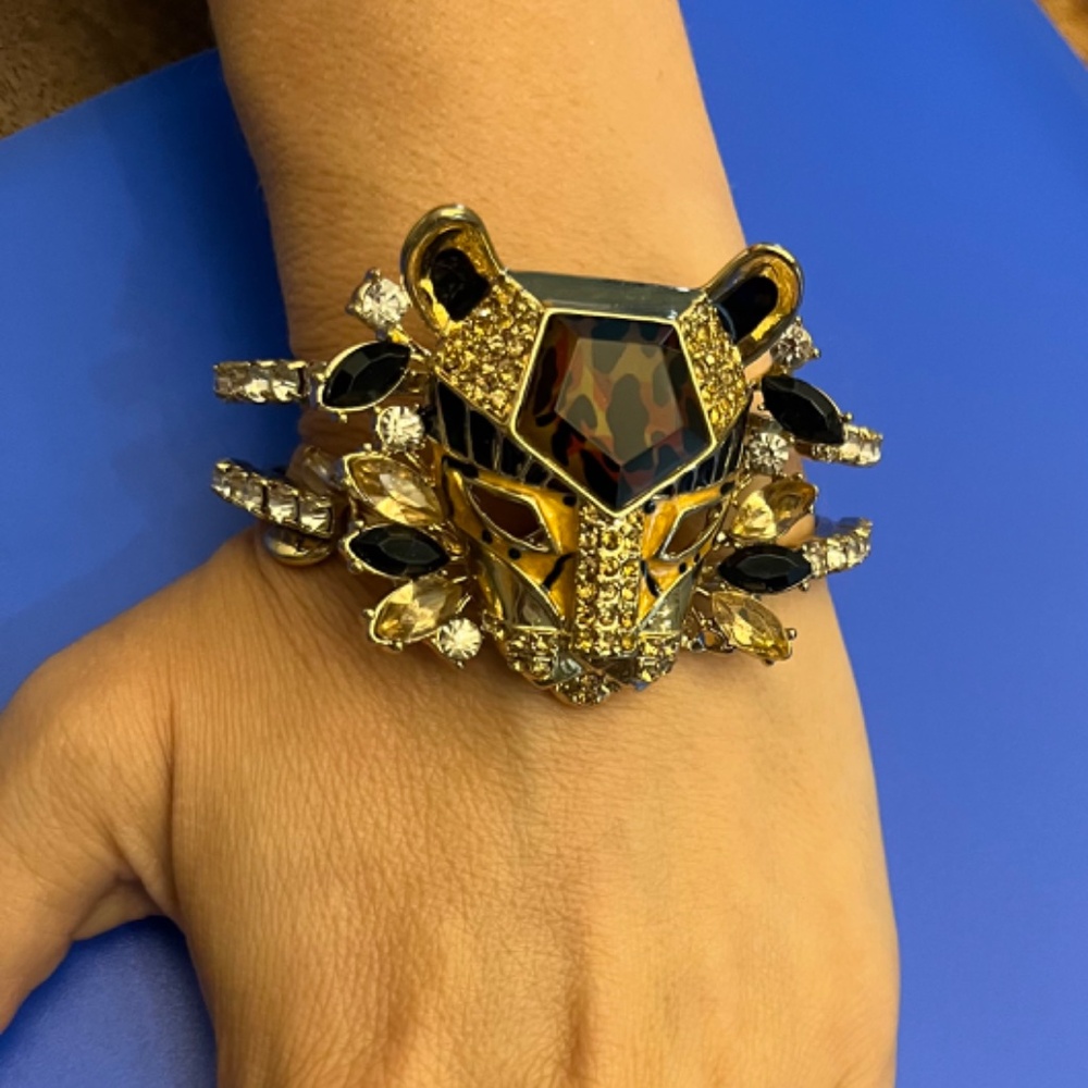 Vintage BETSEY JOHNSON Hollywood Glam Collection  Lion Head Bangle Bracelet. - Picture 7 of 7